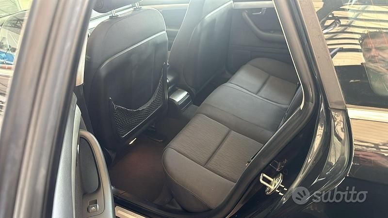 Usata Audi A4 101 CV (74 kW) 2005 Nero Station wagon