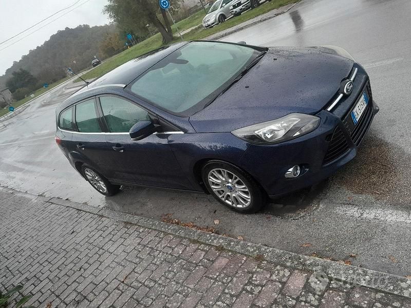 Usata Ford Focus 105 CV (77 kW) 2011 Blu Berlina