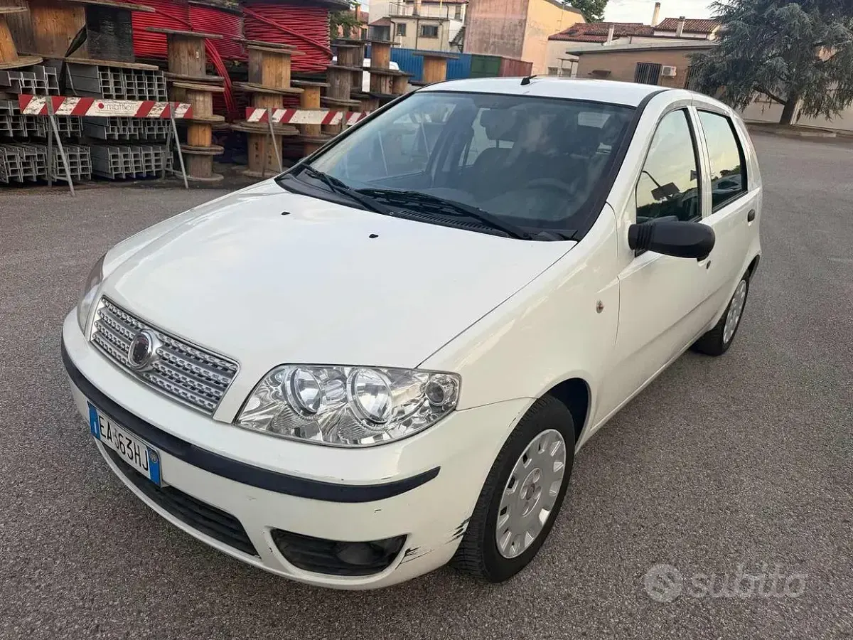 Usata Fiat Punto Active 60 CV (44 kW) 2009 Bianco Utilitaria