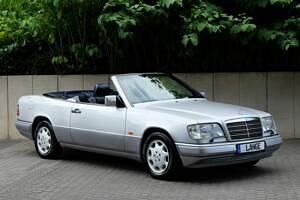 Usata Mercedes E320 220 CV (161 kW) 1994 Argento Cabrio