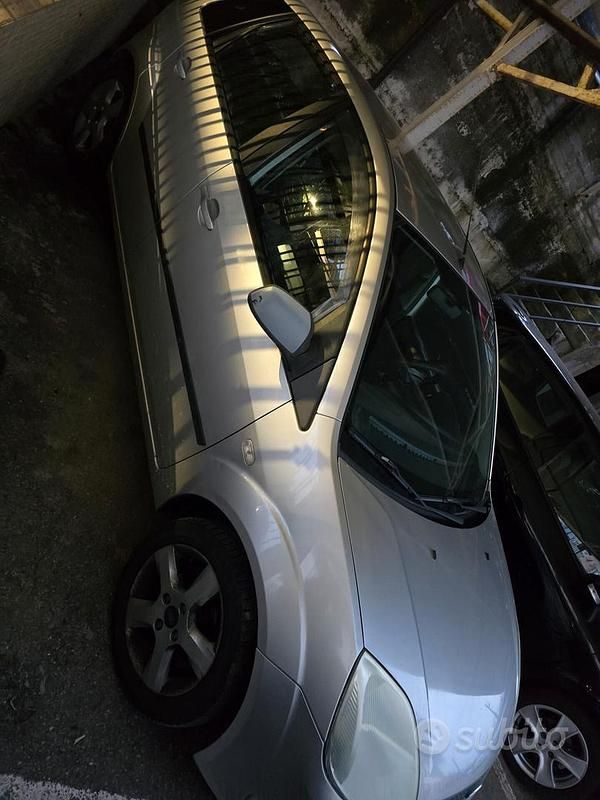Usata Ford Fiesta Ghia 2006 Grigio Utilitaria