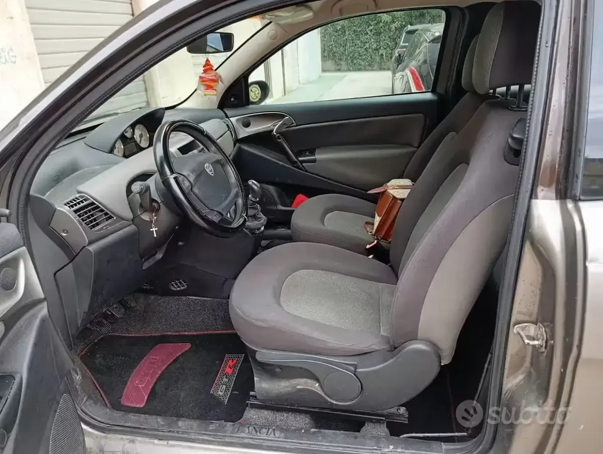 Usata Lancia Ypsilon 60 CV (44 kW) 2008 Marrone Utilitaria