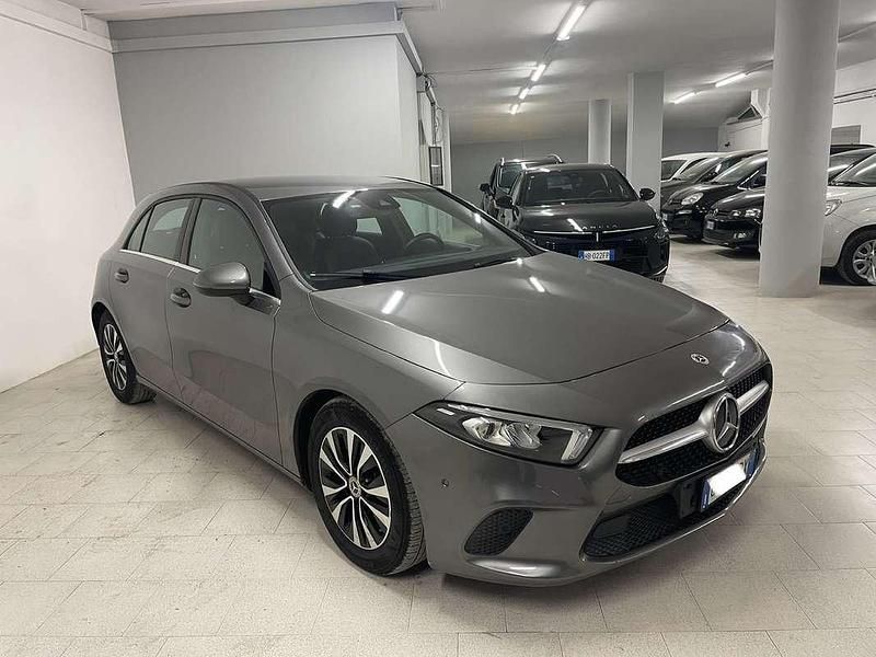 Usata Mercedes A180 116 CV (85 kW) 2021 Grigio Berlina