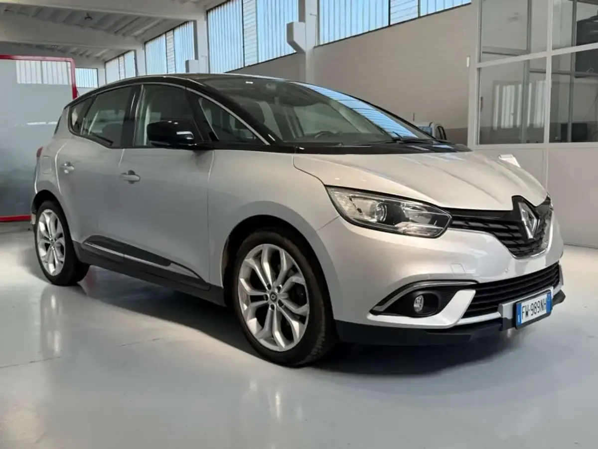Usata Renault Scénic 120 CV (88 kW) 2019 Argento Monovolume