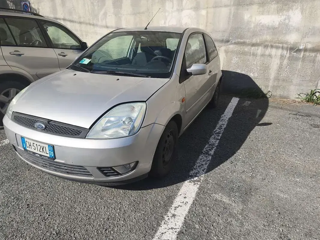Usata Ford Fiesta Ghia 68 CV (50 kW) 2003 Utilitaria