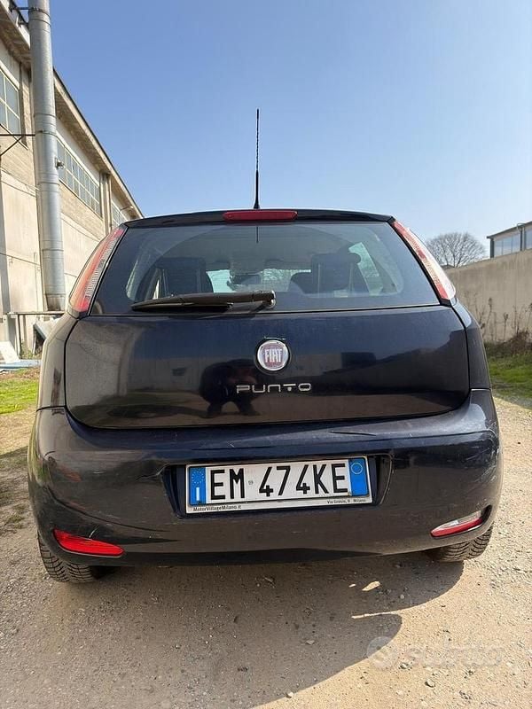 Usata Fiat Punto Lounge 69 CV (50 kW) 2012 Blu Utilitaria