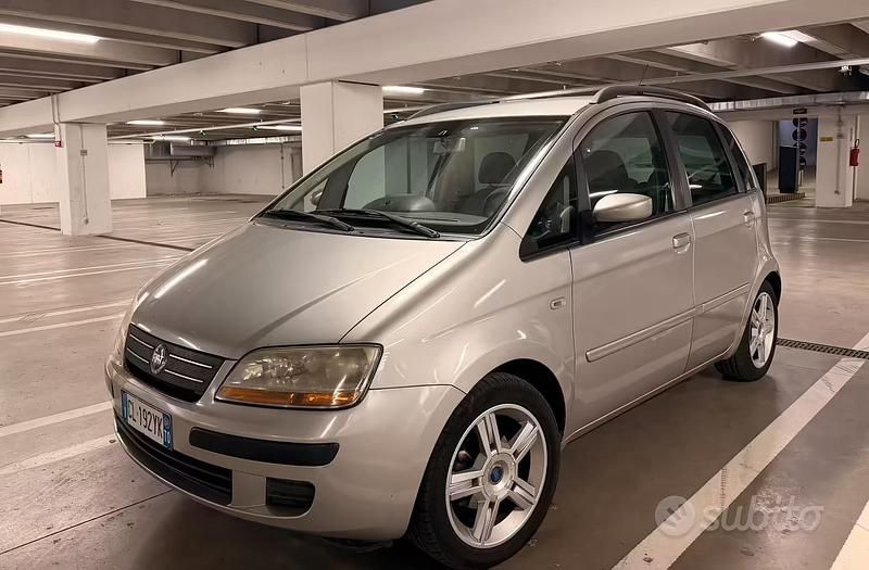 Usata Fiat Idea 101 CV (74 kW) 2004 Grigio Monovolume