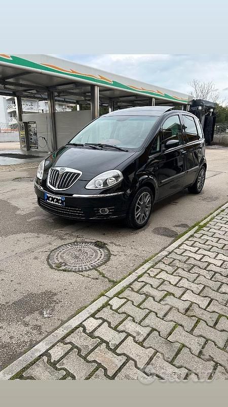 Usata Lancia Musa 90 CV (66 kW) 2009 Nero Monovolume