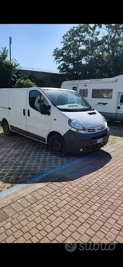 Usata Nissan Primastar 100 CV (73 kW) 2005 Monovolume