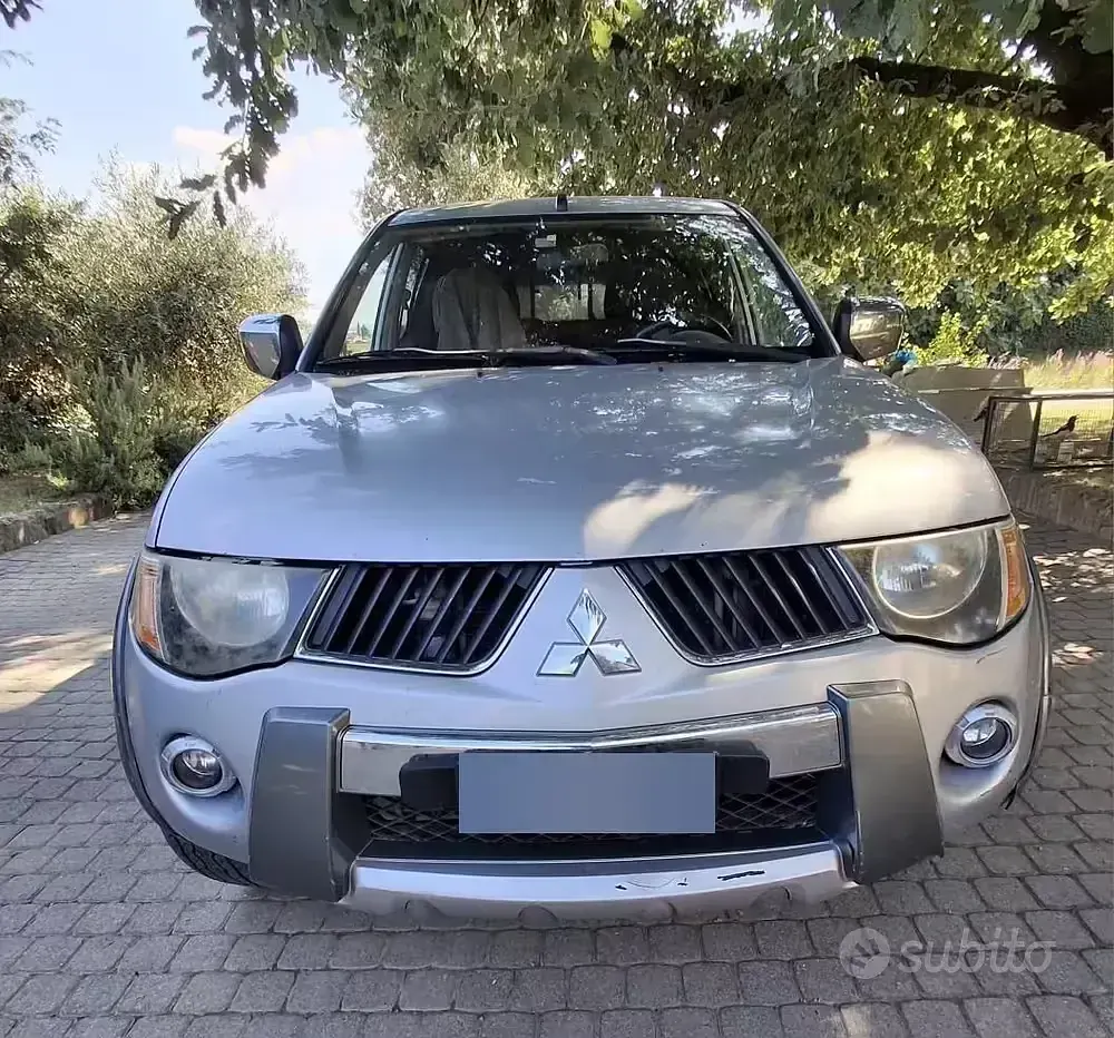 Usata Mitsubishi L200 136 CV (100 kW) 2006 Grigio Pick-up