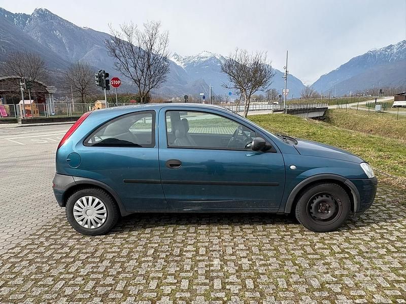 Usata Opel Corsa 54 CV (39 kW) 2001 Verde Utilitaria