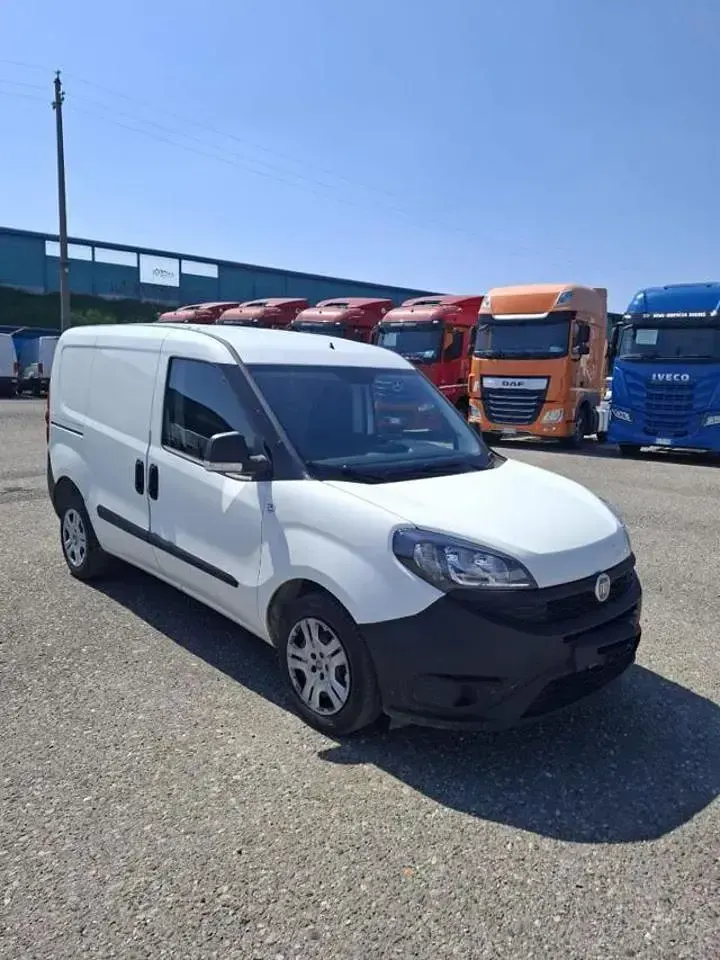 Usata Fiat Doblò S 105 CV (77 kW) 2023 Monovolume