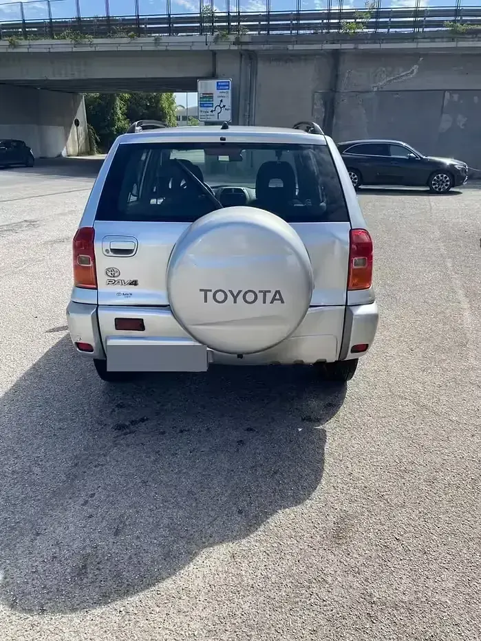 Usata Toyota RAV4 116 CV (85 kW) 2002 Grigio SUV