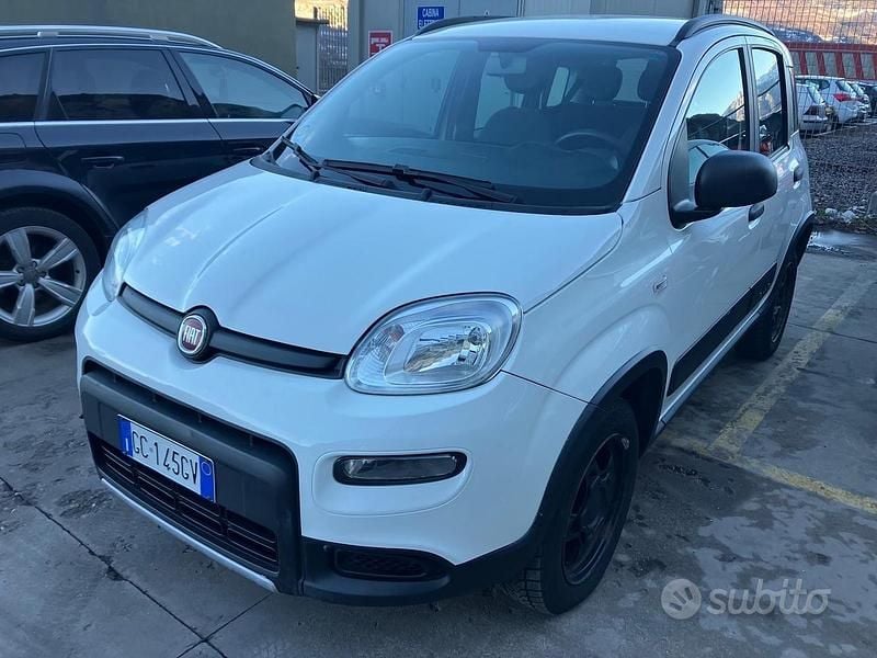 Usata Fiat Panda 4x4 S 84 CV (61 kW) 2020 Bianco Utilitaria