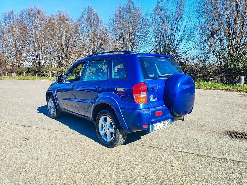 Usata Toyota RAV4 150 CV (110 kW) 2001 Blu SUV