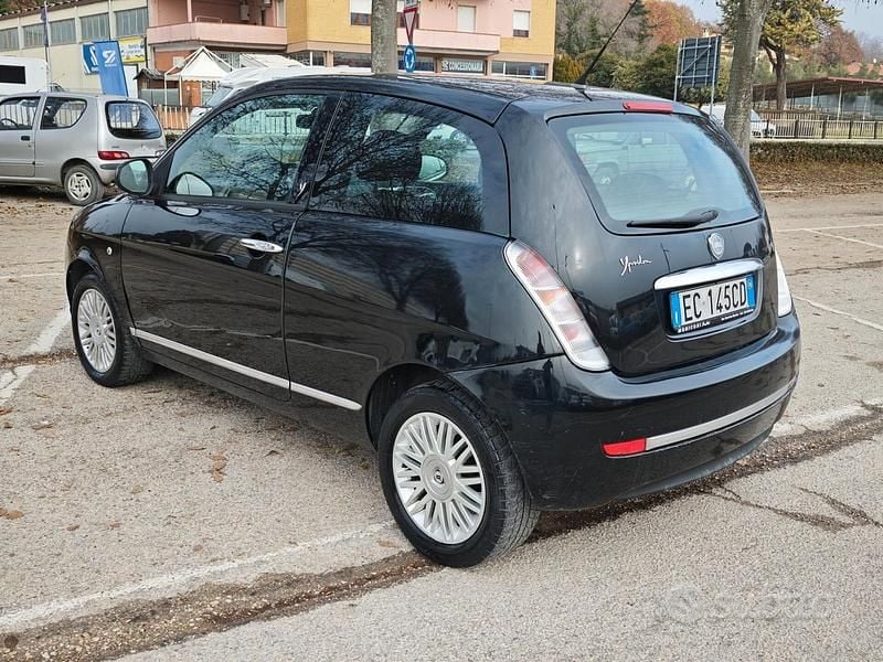 Usata Lancia Ypsilon 75 CV (55 kW) 2010 Nero Utilitaria