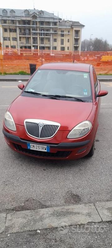 Usata Lancia Ypsilon 80 CV (58 kW) 2004 Rosso Utilitaria