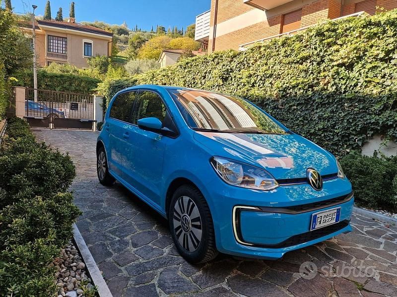 Usata VW e-up! Move 61 kW (83 CV) 2020 Blu/azzurro Utilitaria