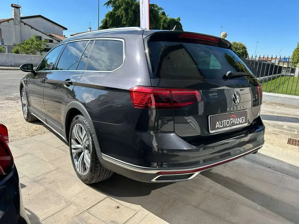 Usata VW Passat Alltrack 200 CV (147 kW) 2021 Grigio Station wagon