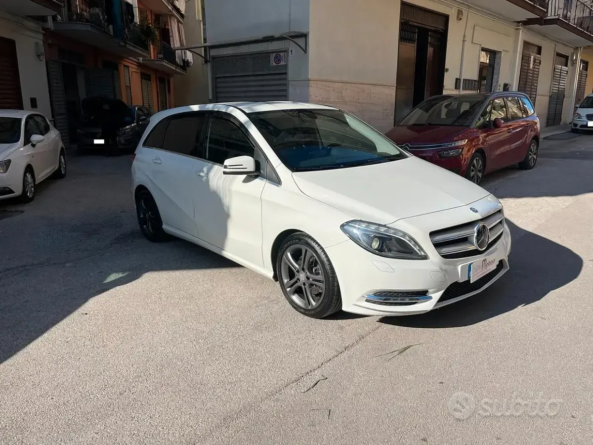 Usata Mercedes B200 Premium 136 CV (100 kW) 2013 Bianco Utilitaria