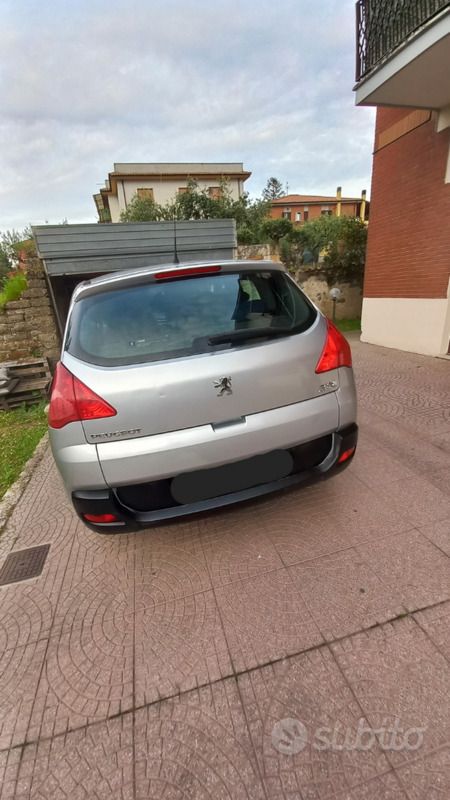 Grigio Usata 2011 Peugeot 3008 | 3500 € - Immagine 1/4