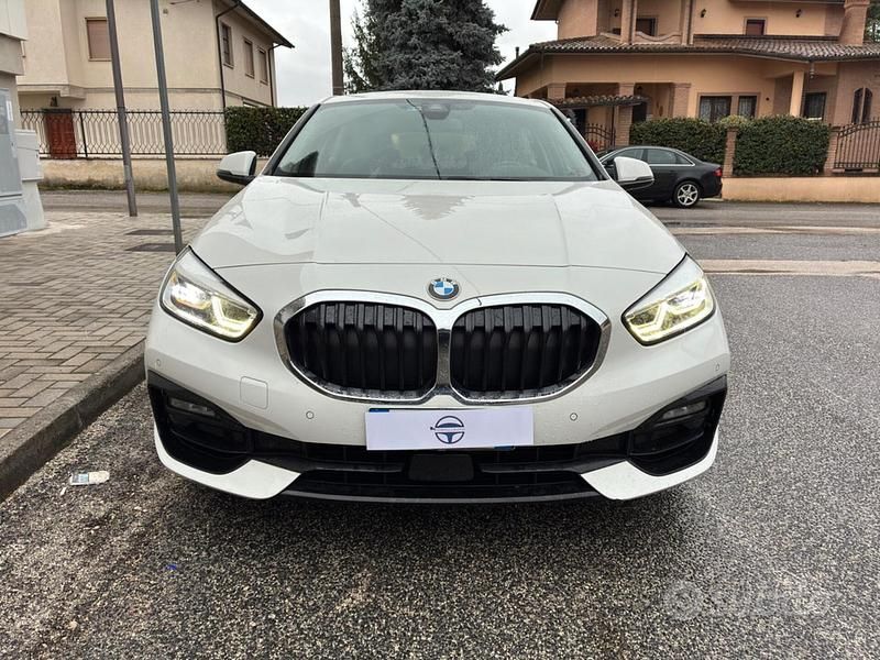Usata BMW 116 Sport Line 116 CV (85 kW) 2020 Bianco Utilitaria