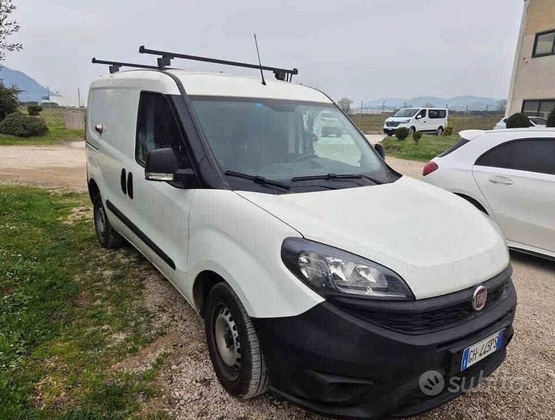 Usata Fiat Doblò Lounge 90 CV (66 kW) 2021 Bianco Monovolume