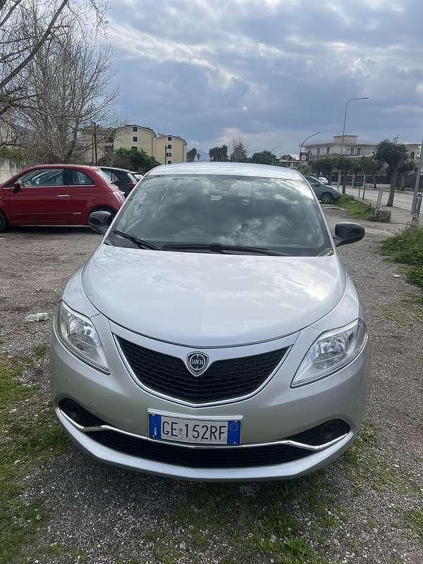 Usata Lancia Ypsilon Gold 69 CV (50 kW) 2021 Utilitaria