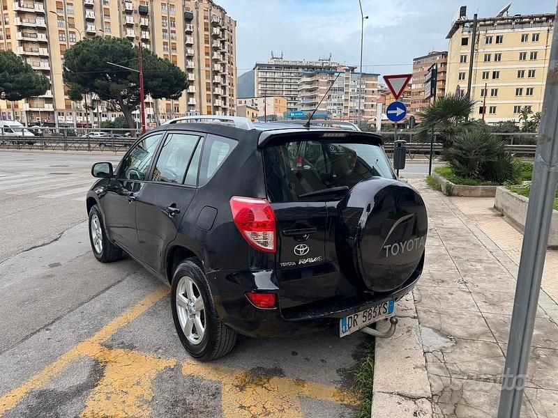 Usata Toyota RAV4 136 CV (100 kW) 2008 Nero SUV