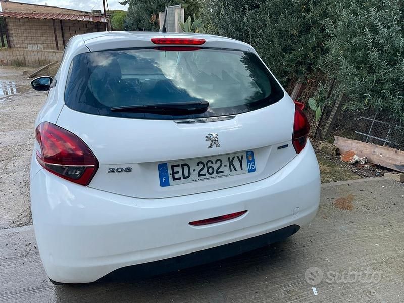 Usata Peugeot 208 75 CV (55 kW) 2016 Bianco Utilitaria