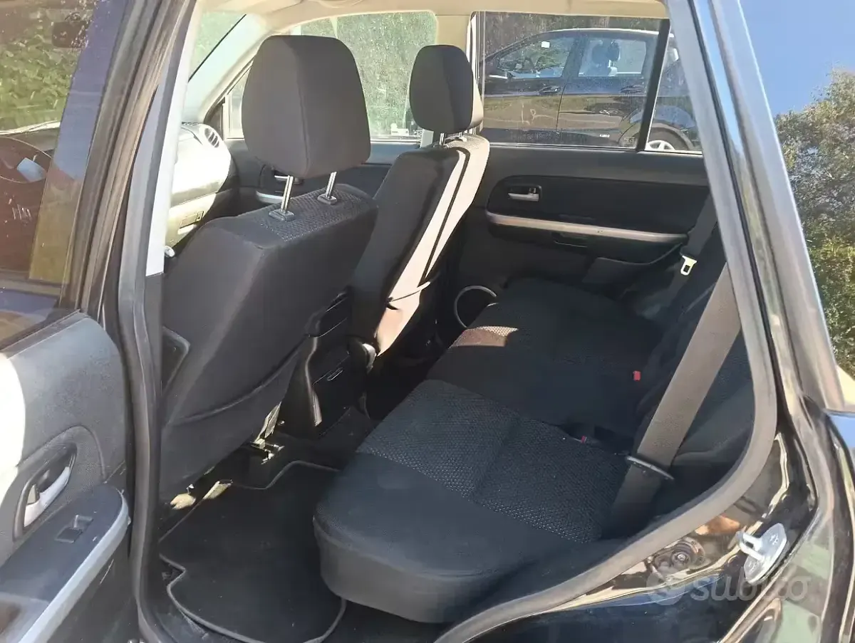 Usata Suzuki Vitara 129 CV (94 kW) 2011 Nero Station wagon