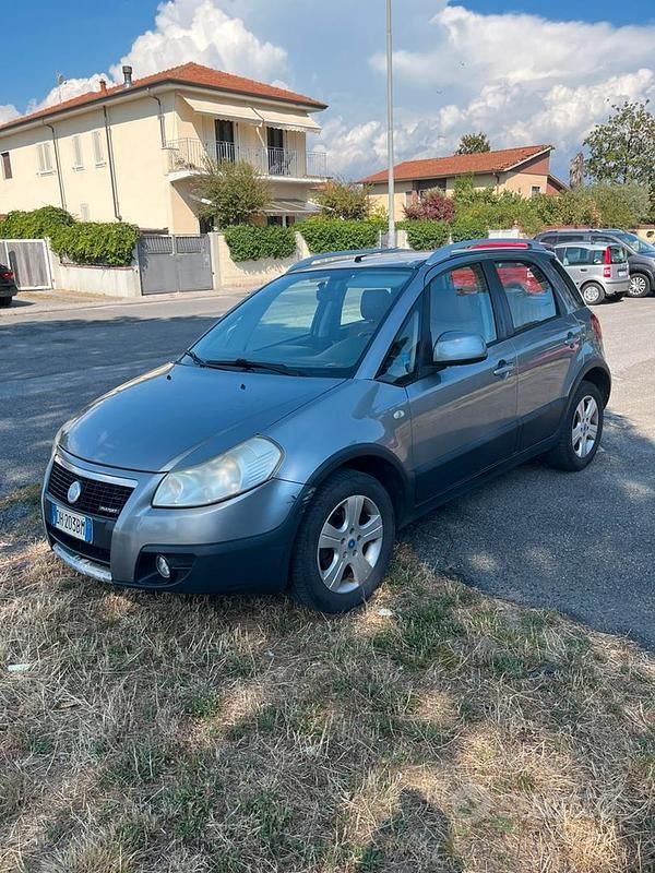 Grigio Usata 2007 Fiat Sedici SUV | 2300 € (Ottimo prezzo) - Immagine 1/4