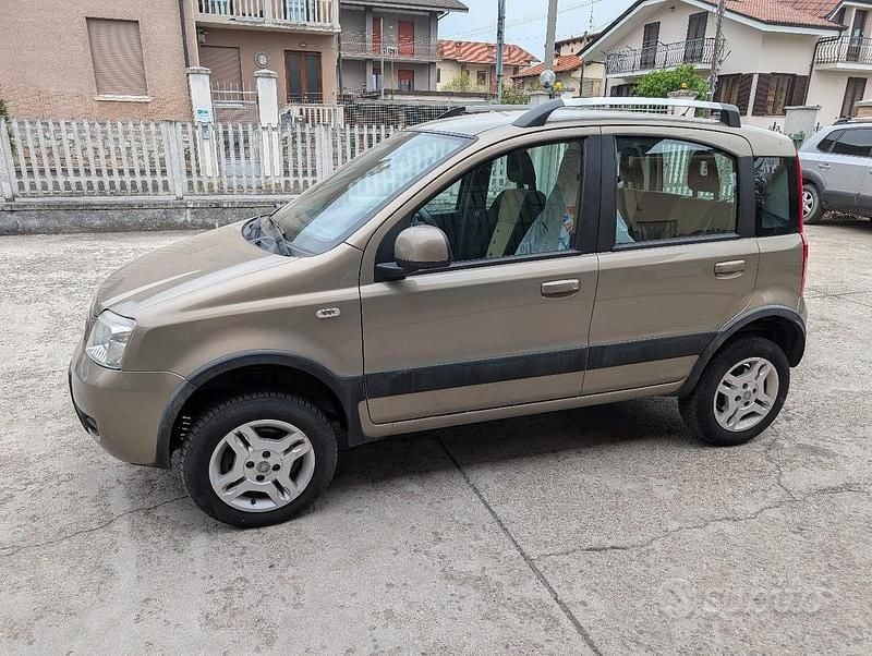 Usata Fiat Panda 4x4 75 CV (55 kW) 2011 Utilitaria