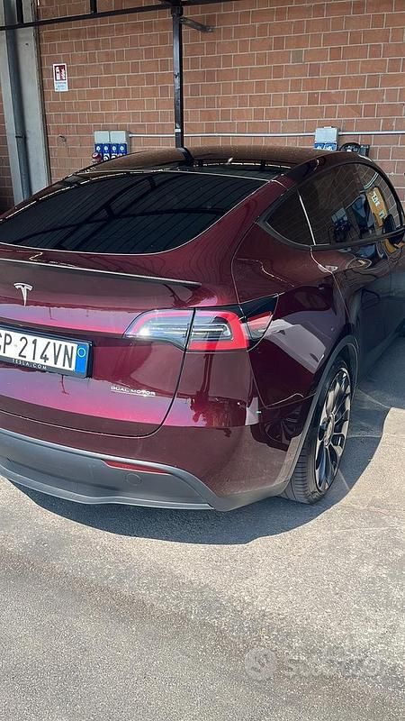 Usata Tesla Model Y Performance 392 kW (534 CV) 2023 Rosso SUV