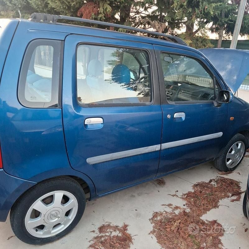 Usata Opel Agila 58 CV (42 kW) 2004 Blu Utilitaria