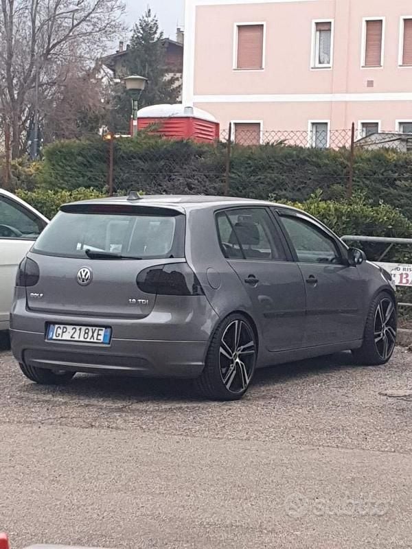 Usata VW Golf V 105 CV (77 kW) 2007 Grigio Utilitaria