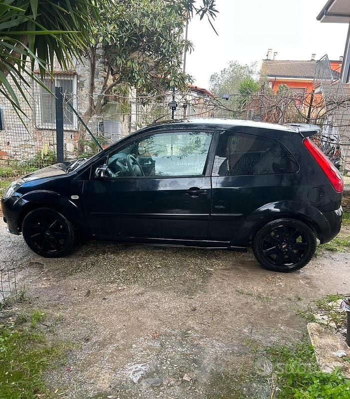 Usata Ford Fiesta ST 2005 Nero Utilitaria