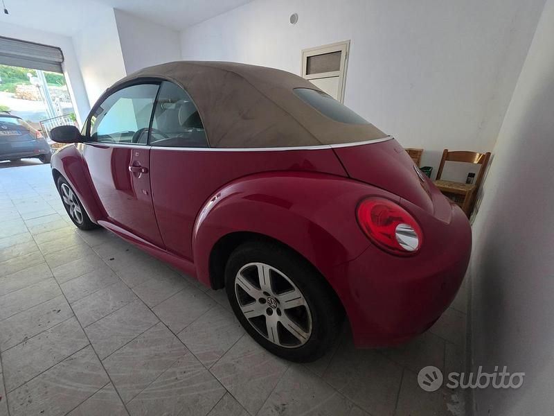 Usata VW New Beetle Cabriolet 105 CV (77 kW) 2010 Cabrio