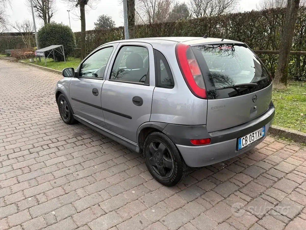 Usata Opel Corsa 75 CV (55 kW) 2002 Grigio Utilitaria