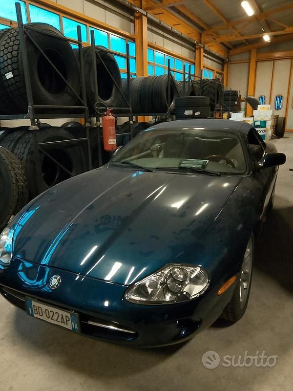 Usata Jaguar XK8 363 CV (266 kW) 1999 Blu Cabrio