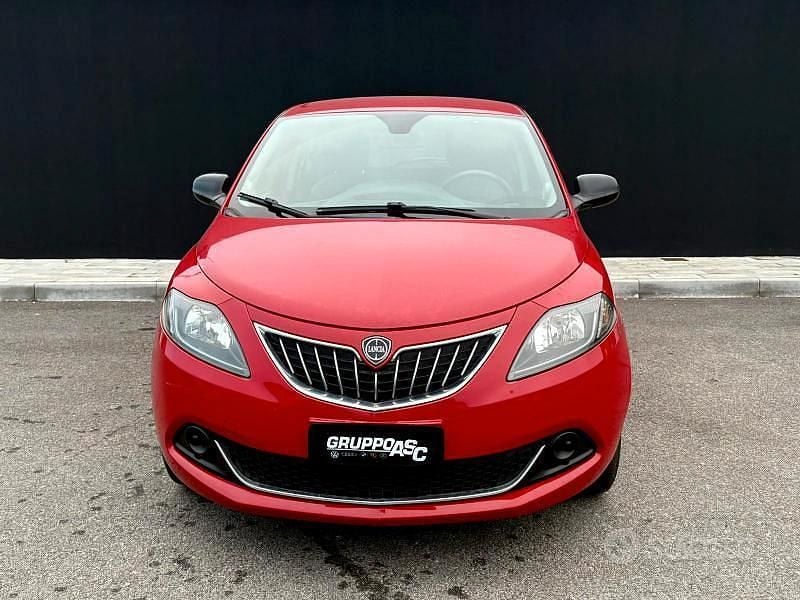 Usata Lancia Ypsilon Gold 70 CV (51 kW) 2022 Rosso Utilitaria