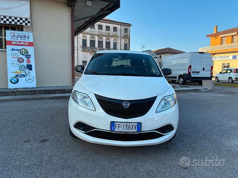 Usata Lancia Ypsilon 69 CV (50 kW) 2018 Bianco Utilitaria