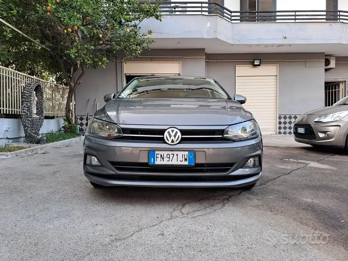 Usata VW Polo Comfortline 80 CV (58 kW) 2018 Grigio Utilitaria