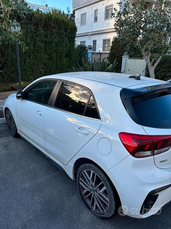 Usata Kia Rio GT-Line 100 CV (73 kW) 2023 Bianco Berlina
