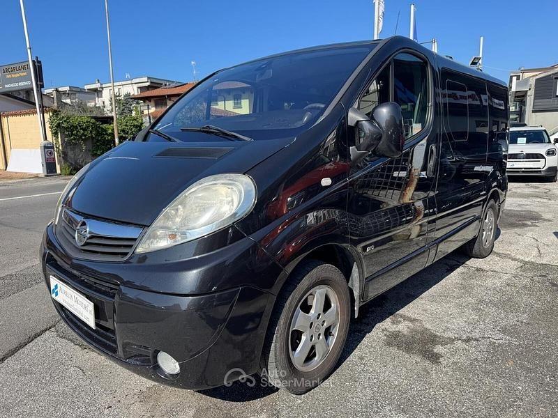 Usata Opel Vivaro 90 CV (66 kW) 2011 Nero Monovolume