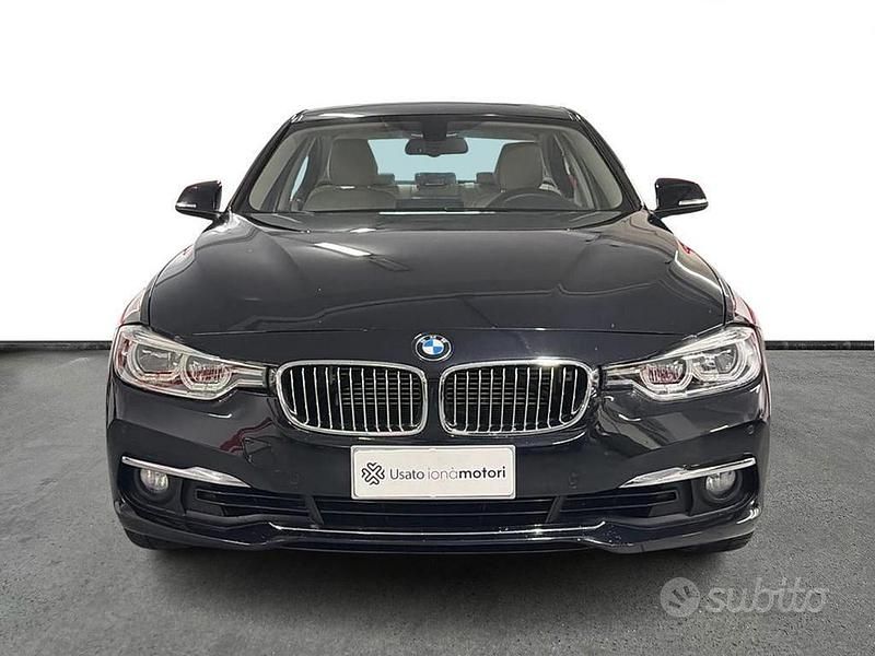 Usata BMW 330e Advantage 252 CV (185 kW) 2017 Blu Berlina