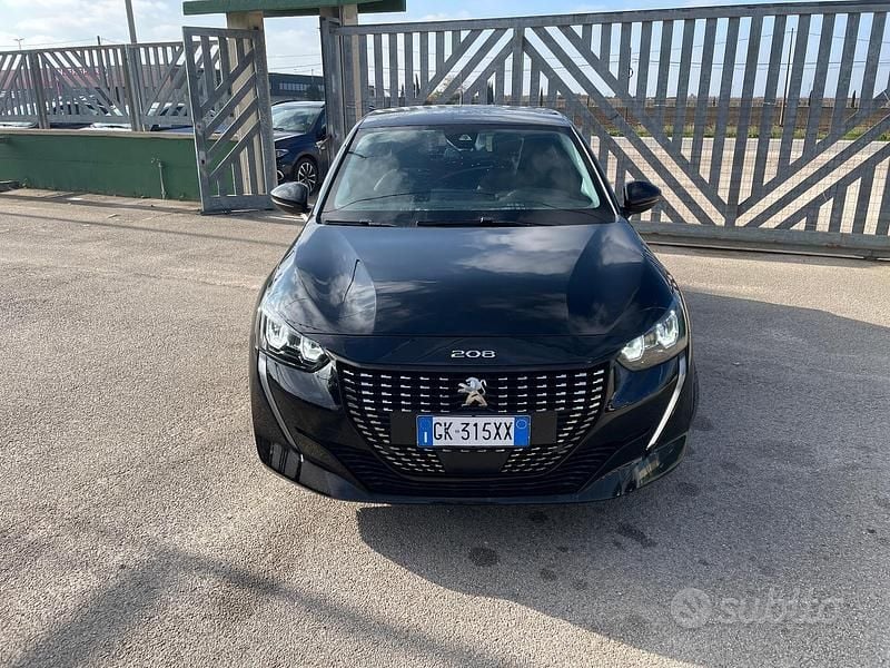 Usata Peugeot 208 Allure 101 CV (74 kW) 2022 Nero Utilitaria
