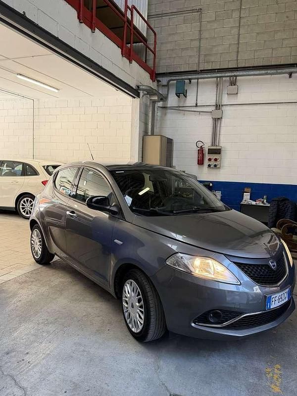 Usata Lancia Ypsilon Platinum 69 CV (50 kW) 2016 Other Utilitaria