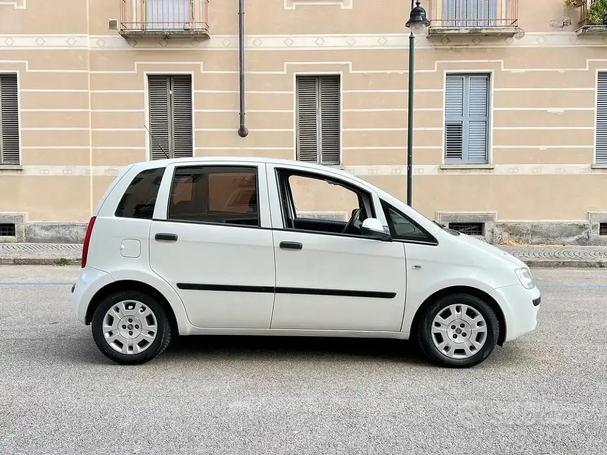 Usata Fiat Idea Active 95 CV (69 kW) 2011 Bianco pastello Monovolume