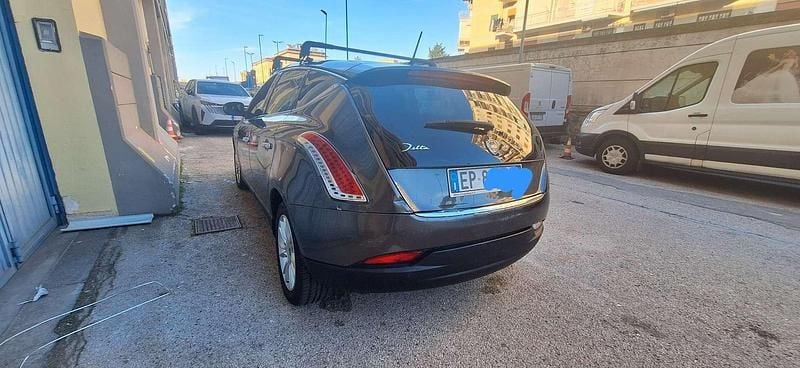 Usata Lancia Delta 120 CV (88 kW) 2013 Utilitaria